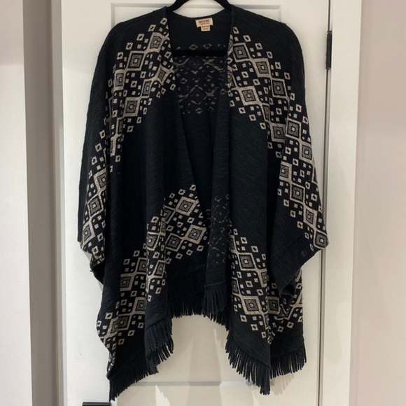 2/$20 ✨Mossimo Knit Poncho/Shawl - Picture 1 of 4
